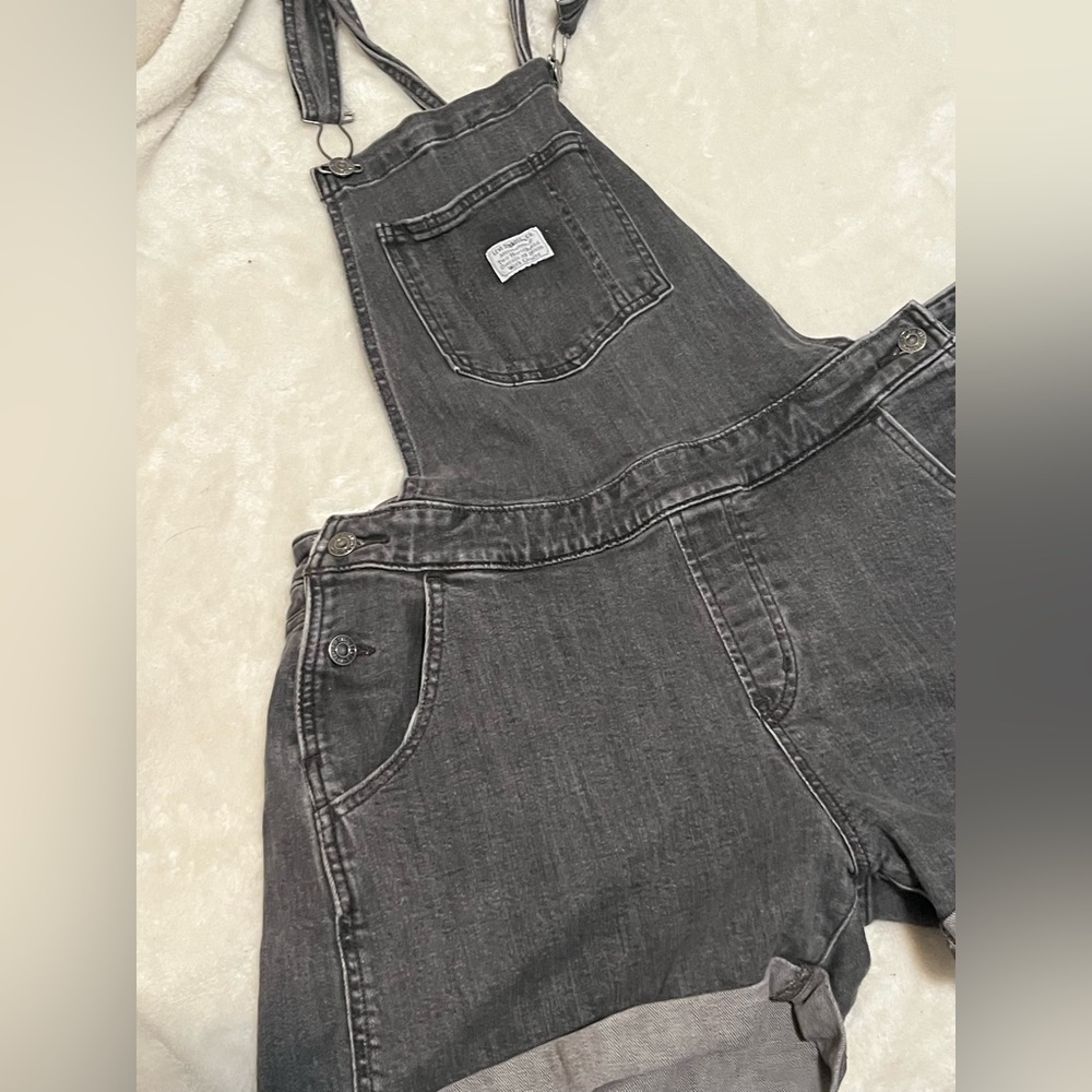 Levi’s Short Overalls
